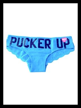 💕ⓅⒾⓃⓀ ⓋⓈ “PUCKER UP” Lace Back Low Rise Hipster Panties NWT💕